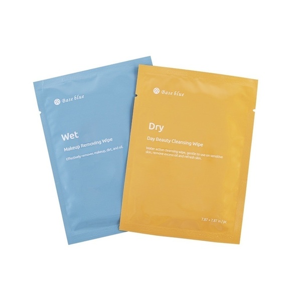 BASEBLUE COSMETICS
Dry and Wet - Dual Action Facial Cleansing Wipes - Picture 2 of 3